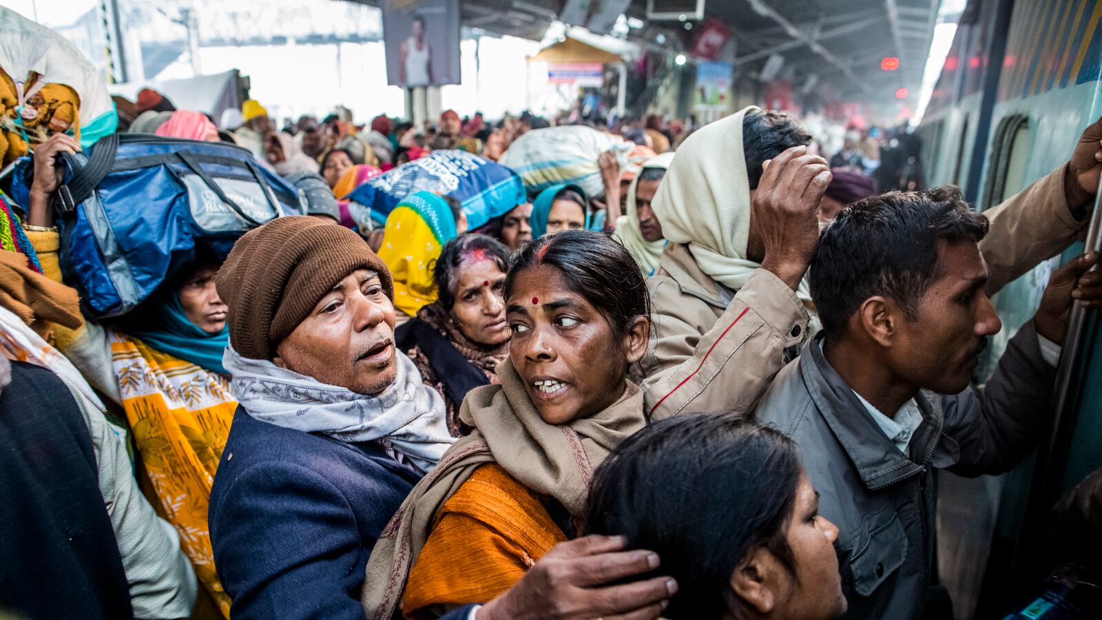 cheats/2013/02/11/india-stampede-blamed-on-overcrowding/130211-india-stampede-cheat_pfhijp