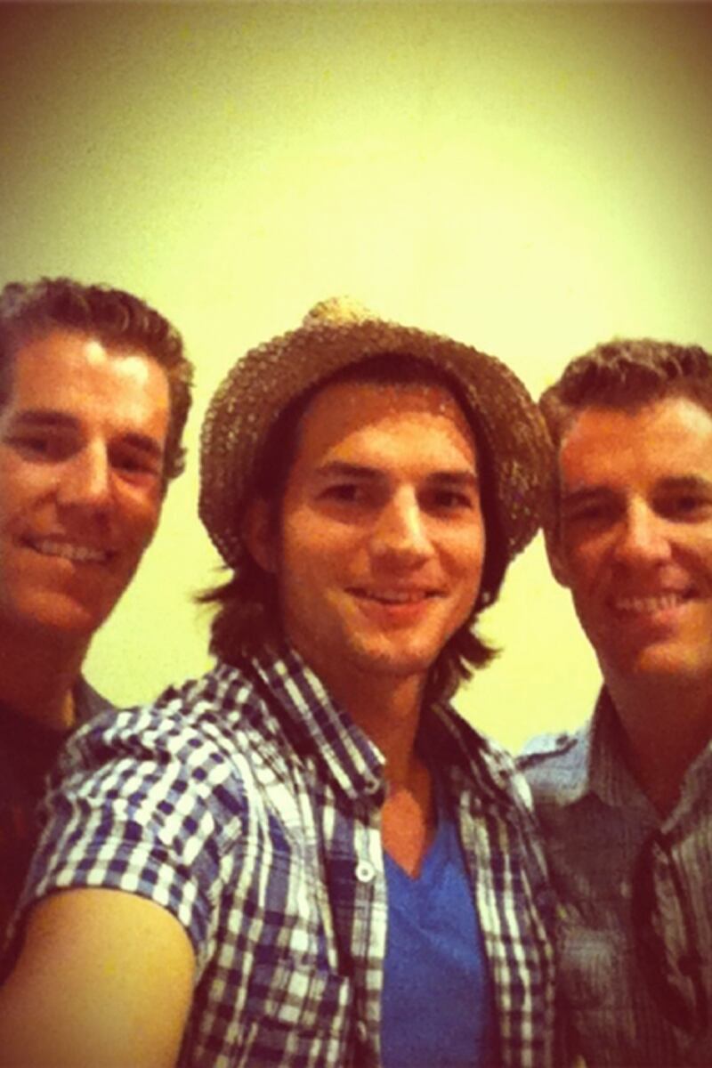 galleries/2011/07/03/britney-spears-ashton-kutcher-usher-more-celebrity-twitter-photos/kutcher-week-in-celebrity-twitter-pictures_iujee4