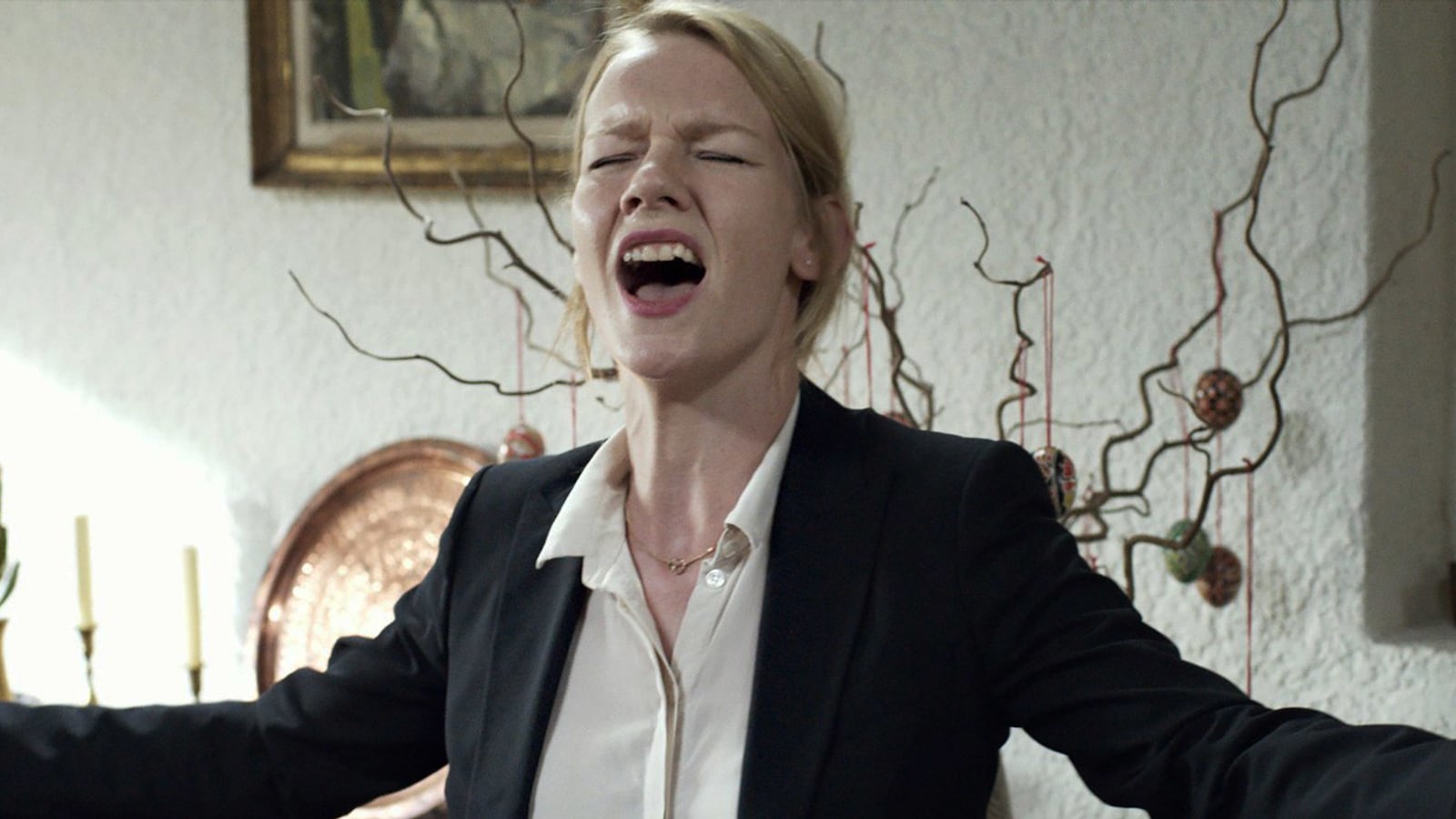 articles/2016/12/27/the-heartbreakingly-funny-toni-erdmann-is-the-best-foreign-film-of-the-year/161226-Myers-Toni-Erdmann-tease_o4pafp