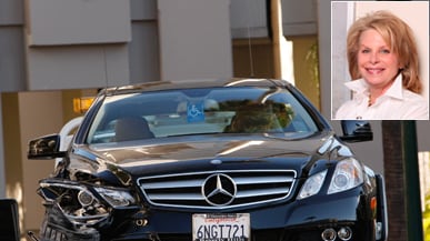 articles/2010/11/24/ronnie-chasen-murder-video-shows-her-in-another-car/pelisek-chasen-cart_c2e7vk