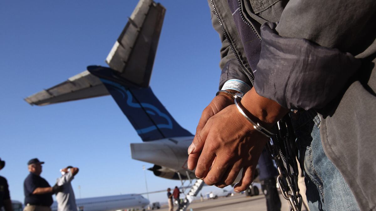 articles/2011/11/19/immigration-lawyers-say-enforcement-of-deportation-memo-falls-short/arizona-deportation-sterling_q6gacx