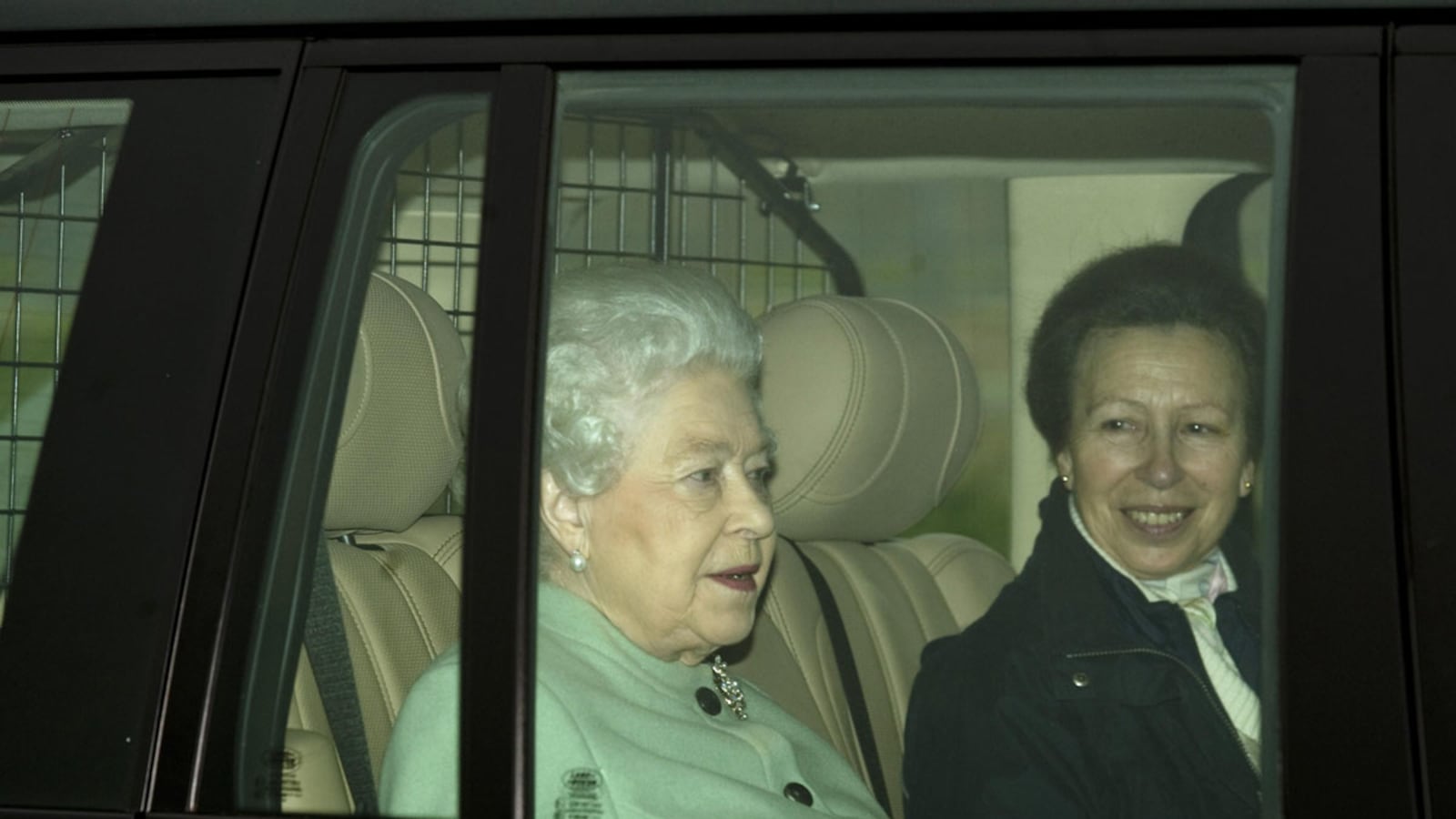 cheats/2011/12/24/queen-visits-philip-in-hospital/queen-elizabeth-visits-prince-philip-hospital-cheat_qzhq4a