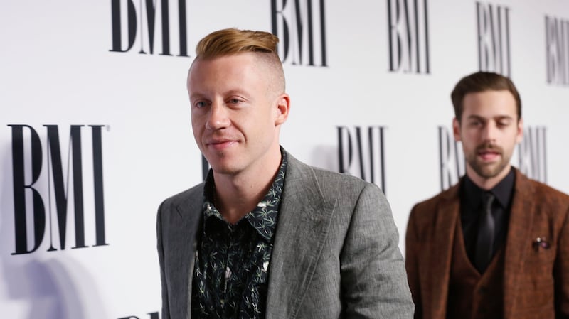 cheats/2014/05/20/mackelmore-sorry-for-jewish-costume/140520-macklemore-cheat_x7xjy7