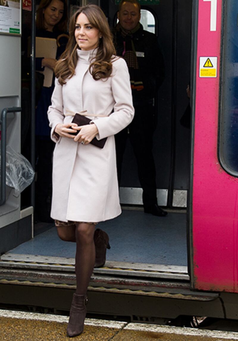 galleries/2010/12/10/kate-middleton-lookbook/middleton_coat_kcgjqp