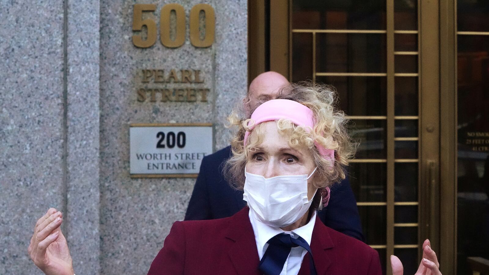 2021-01-15T230643Z_745894182_RC2N8L9HKNT3_RTRMADP_3_USA-TRUMP-DEFAMATION-LAWSUIT_gpqyyt