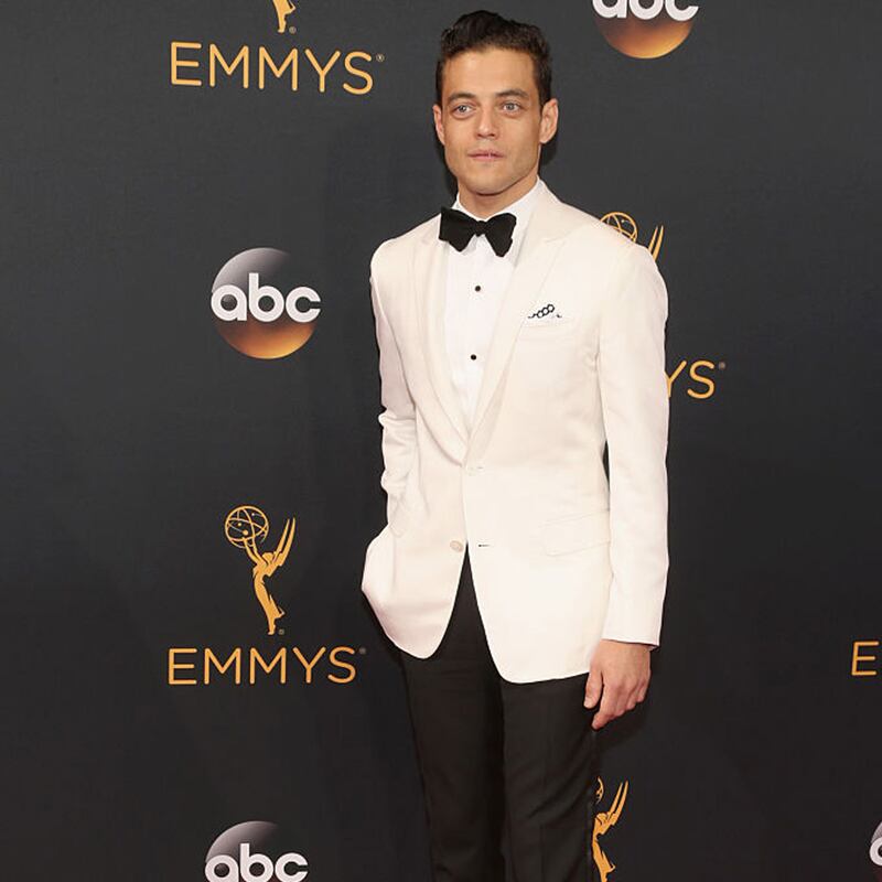 galleries/2016/09/18/how-to-win-the-emmys-red-carpet-starring-claire-danes-niecy-nash-and-emilia-clarke/160918-68-Annual-Emmy-Gallery-35_yduhkc