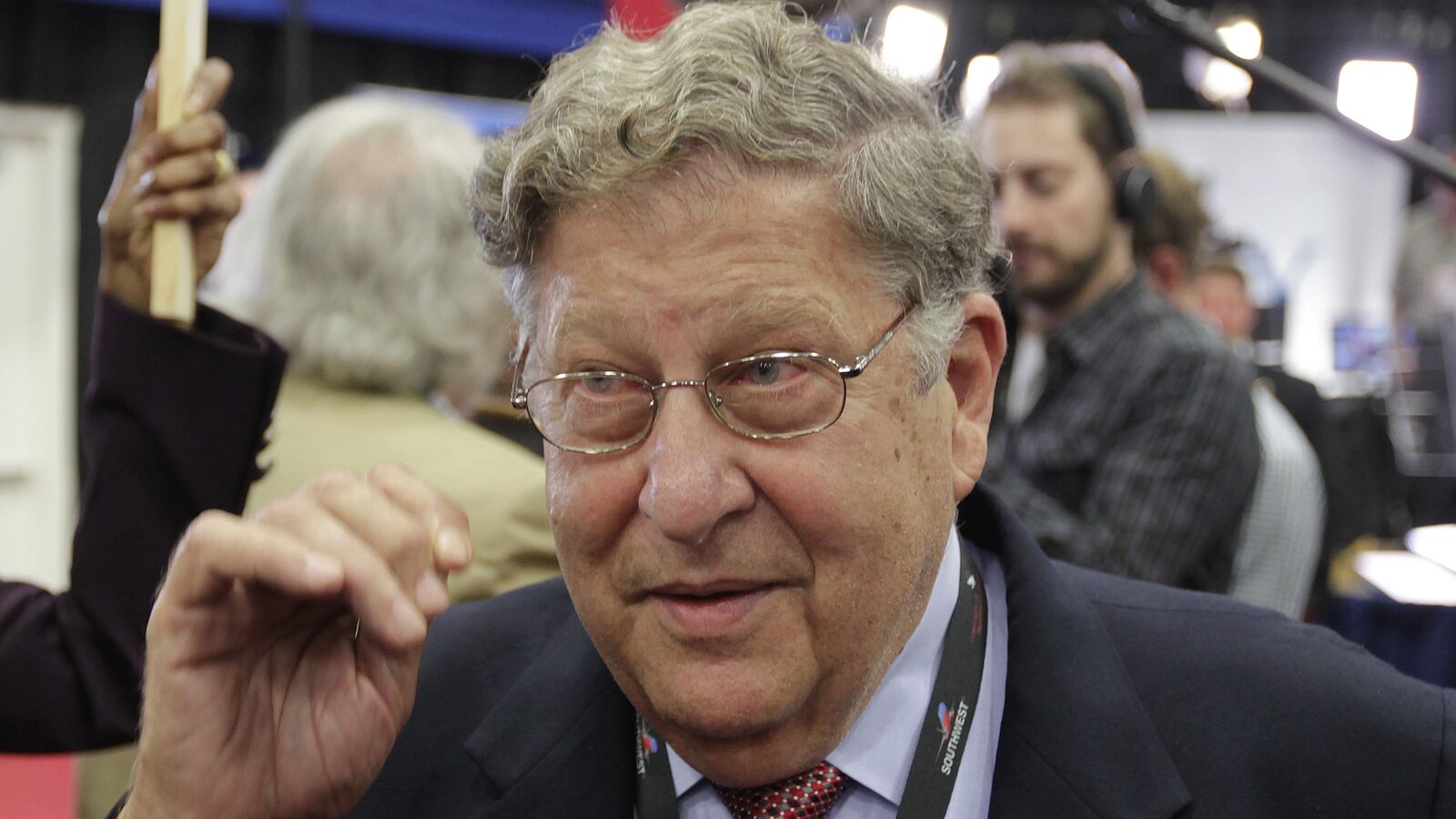 articles/2015/06/09/in-his-memoir-about-bush-i-john-sununu-flips-the-bird-to-everyone-else/150608-grove-sununu-book-tease_zqifxw