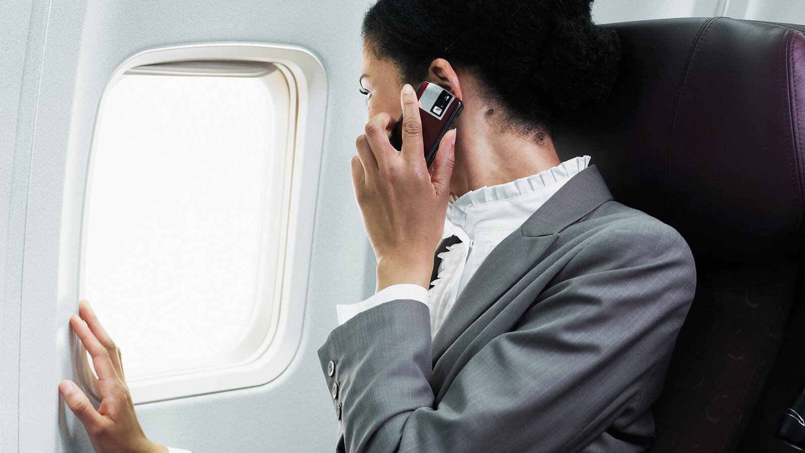 cheats/2013/11/09/gogo-enables-in-flight-calling/131109-mobile-plane_sojnt7