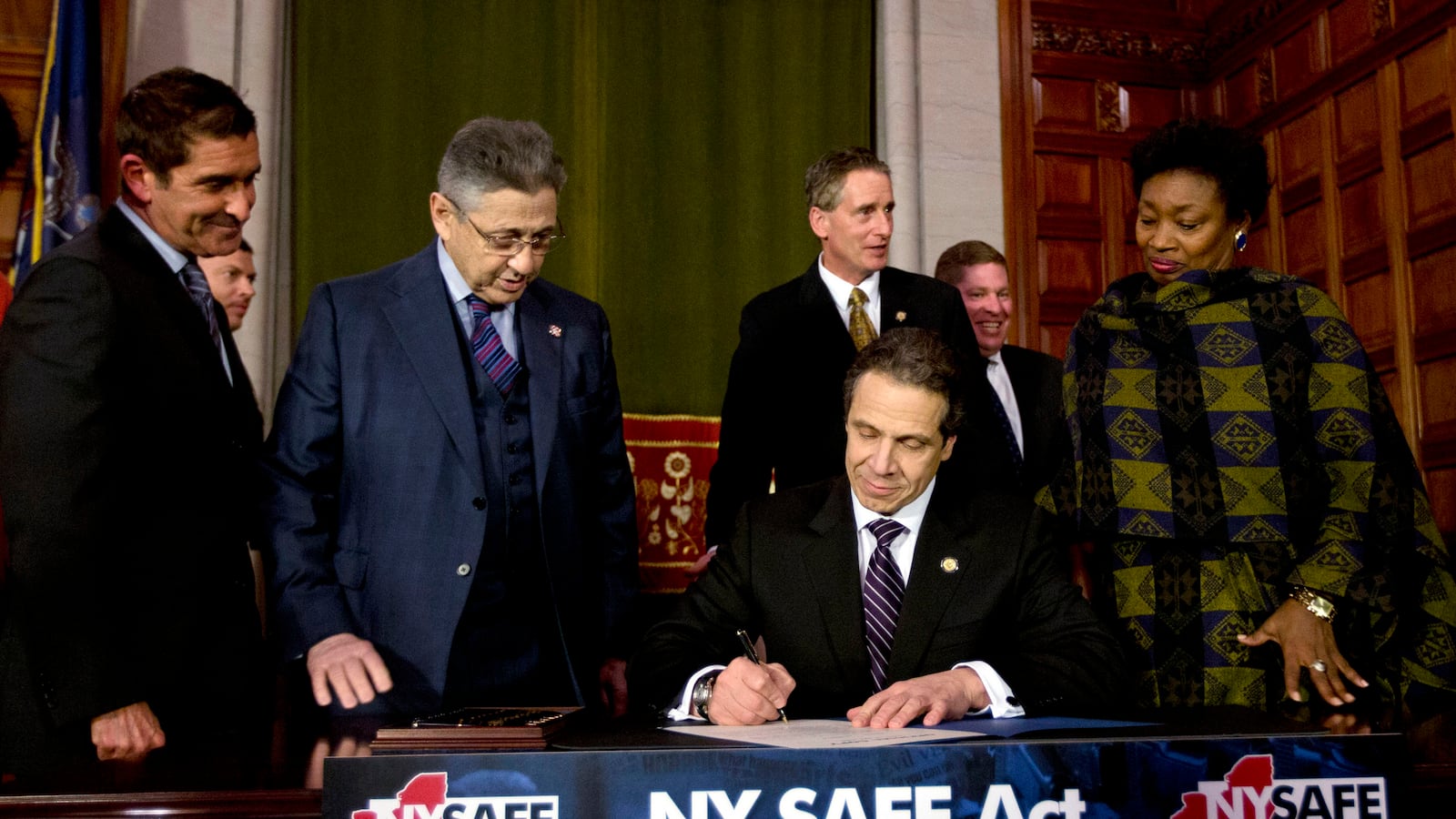 cheats/2013/01/15/cuomo-signs-gun-bill-into-law/130115-cuomo-ny-gun-law-cheat_jet1c7