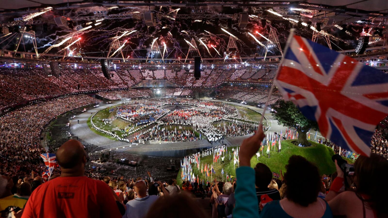 cheats/2012/07/28/nbc-slammed-for-olympics-coverage/nbc-audience-opening-olympics-cheat_dkmliy