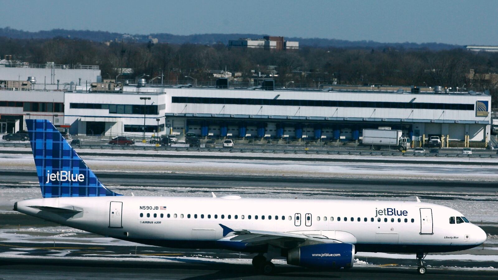 cheats/2016/03/23/cocaine-flight-attendant-surrenders/160323-jetblue-attendant-cheat_nwkiiq