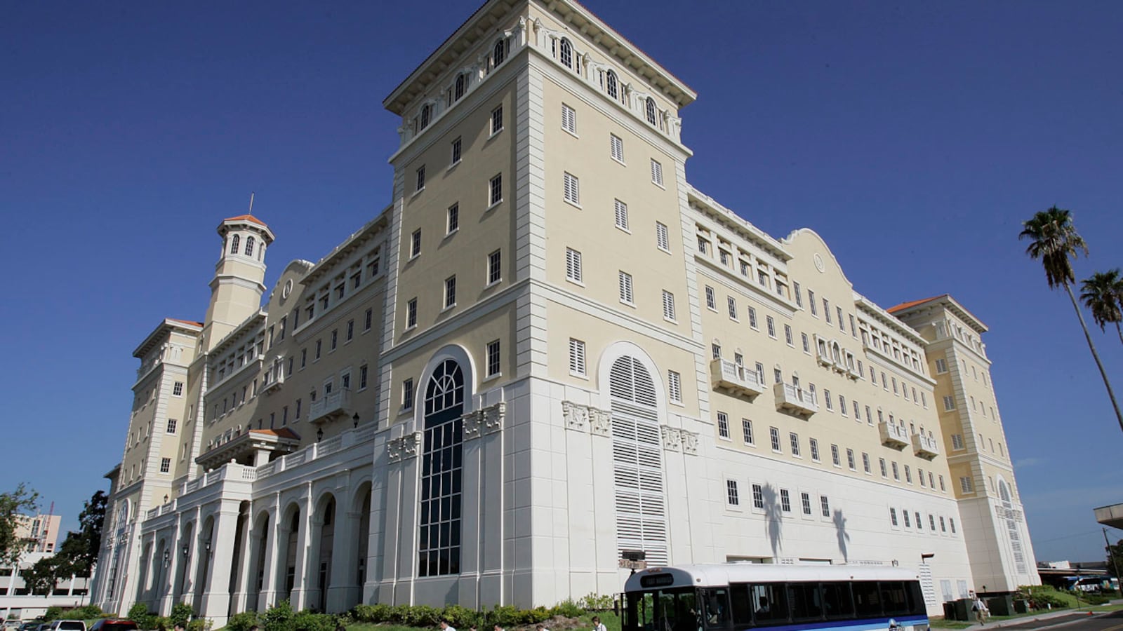 articles/2012/07/06/the-best-longreads-on-scientology-daily-beast-picks-for-july-6-2012/scientology-longreads_hyfe9w