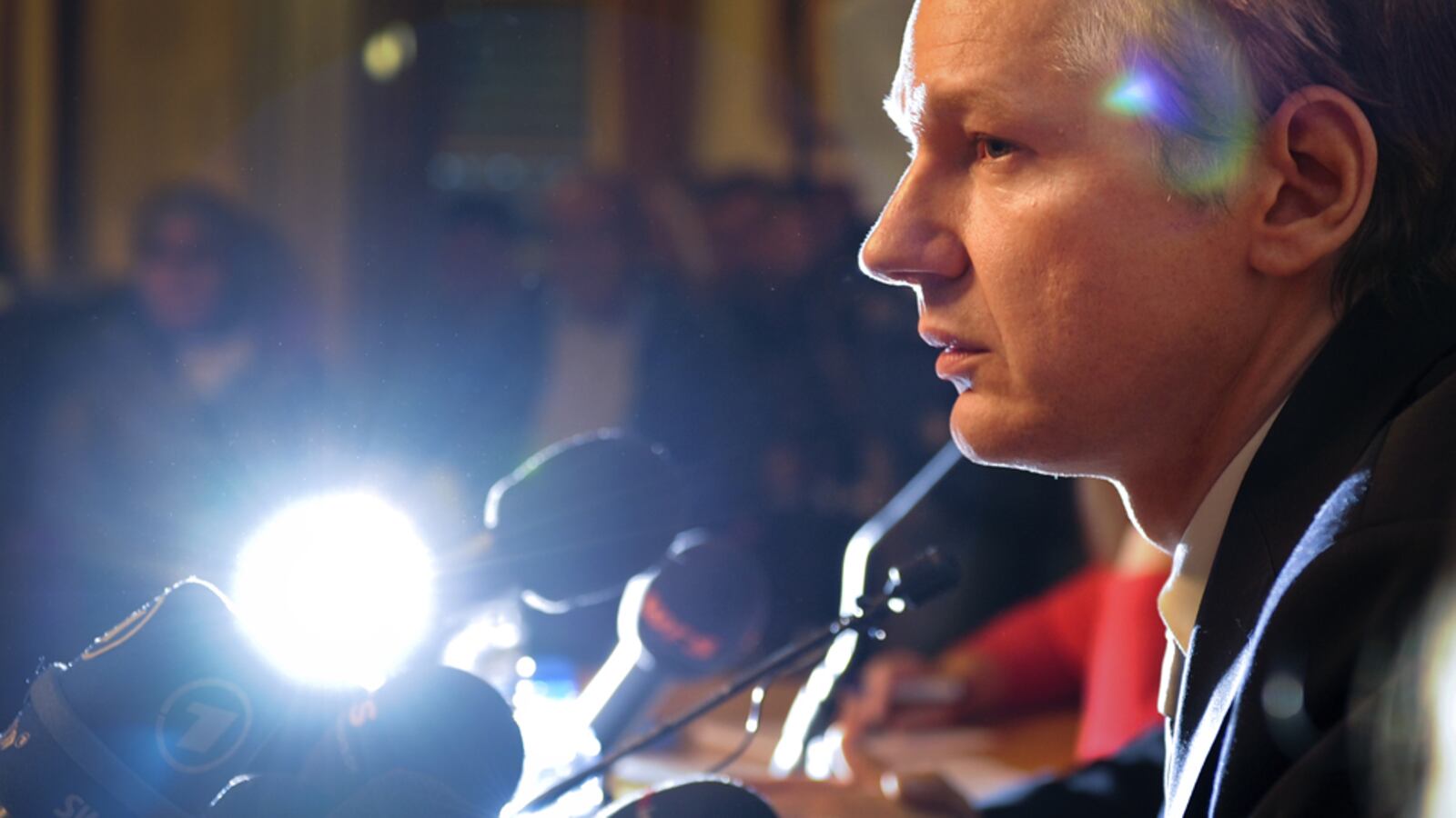 cheats/2011/01/11/lawyers-assange-faces-execution-in-us/year-in-pictures---assange_jr3moy