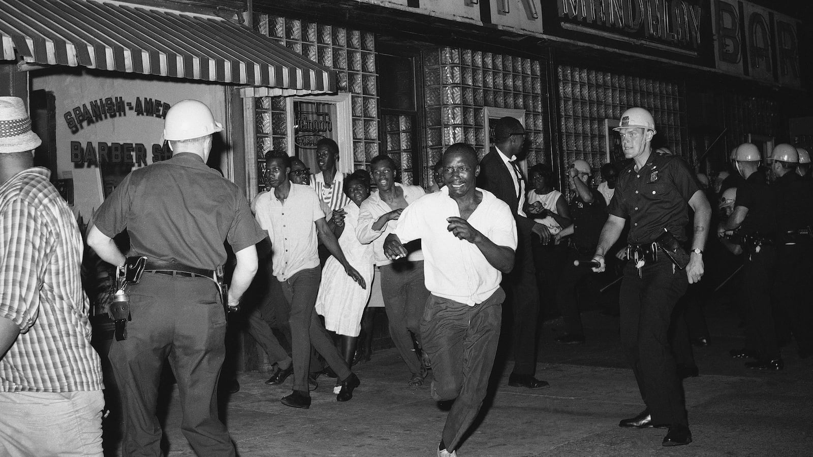 articles/2016/01/02/best-of-breslin-the-harlem-riot/160101-breslin-harlem-riots-tease_k6tyvu