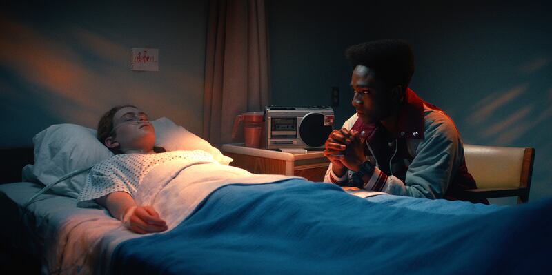 (L-R) Sadie Sink as Max Mayfield and Caleb McLaughlin as Lucas Sinclair.
