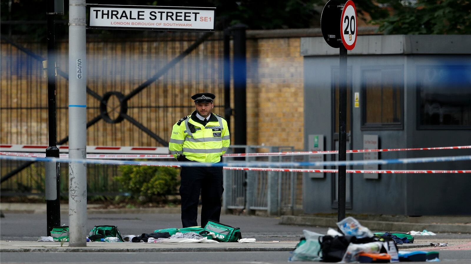 170604-london-attack-bystander-shot-cheat_yfpm7w