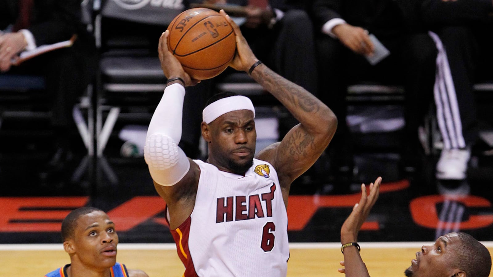 articles/2012/06/18/youth-dooms-okc-thunder-to-game-3-loss-vs-miami-heat-in-nba-finals/nba-miami-singal_skzkkc