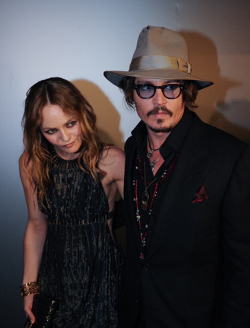 galleries/2012/08/28/summer-of-breakups-kristen-stewart-tom-cruise-more-photos/no-love-johnny-depp-vanessa-paradis_afamcf