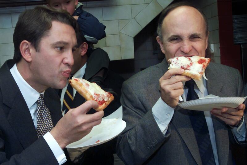 galleries/2011/09/20/herman-cain-sarah-palin-and-more-politicians-eating-pizza-photos/pols-pizza-lazio_nhzgkq