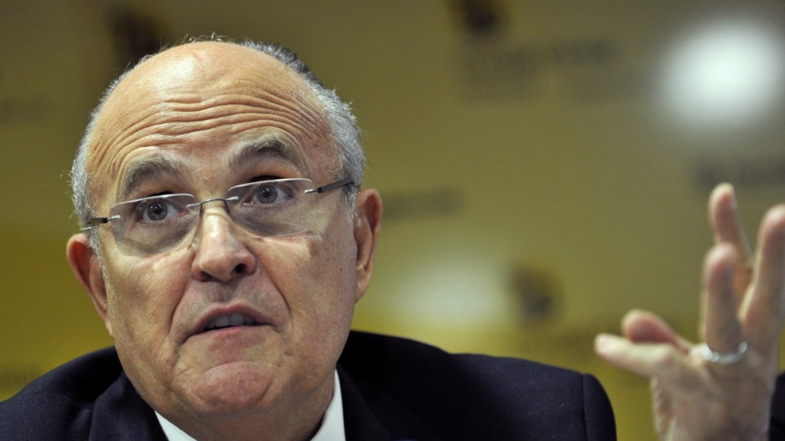 cheats/2012/04/23/rudy-giuliani-endorses-mitt-romney/rudy-giuliani-cheat_ucotya