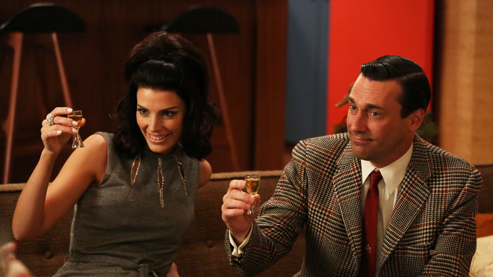 articles/2013/04/07/mad-men-season-premiere-matthew-weiner-on-the-the-doorway-more/130408-mad-men-lacob-tease_atdpmk
