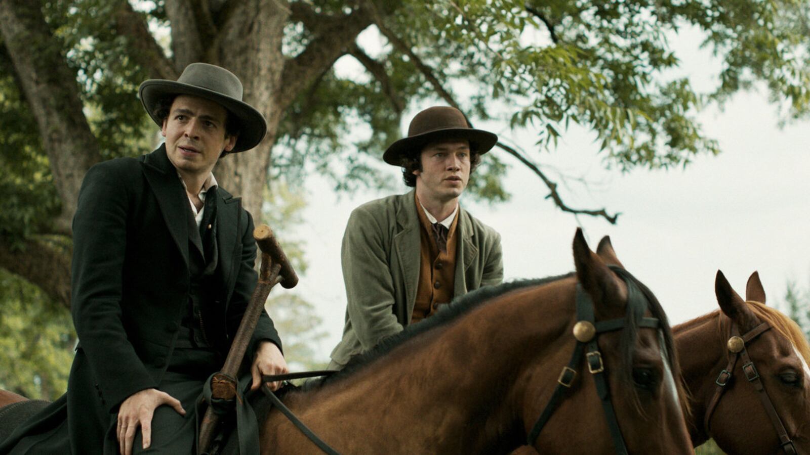 Anthony Boyle and Will Harrison in the series Manhunt on Apple TV+