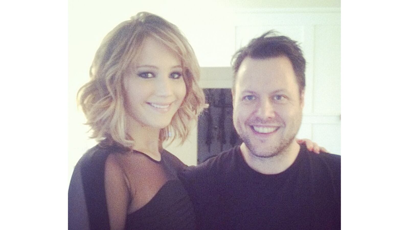 articles/2013/04/22/viktor-rolf-heads-back-to-couture-anna-wintour-reportedly-bans-nude-vivienne-westwood-sculpture-from-the-met/130422-jlaw-haircut-tease_oaa5qs