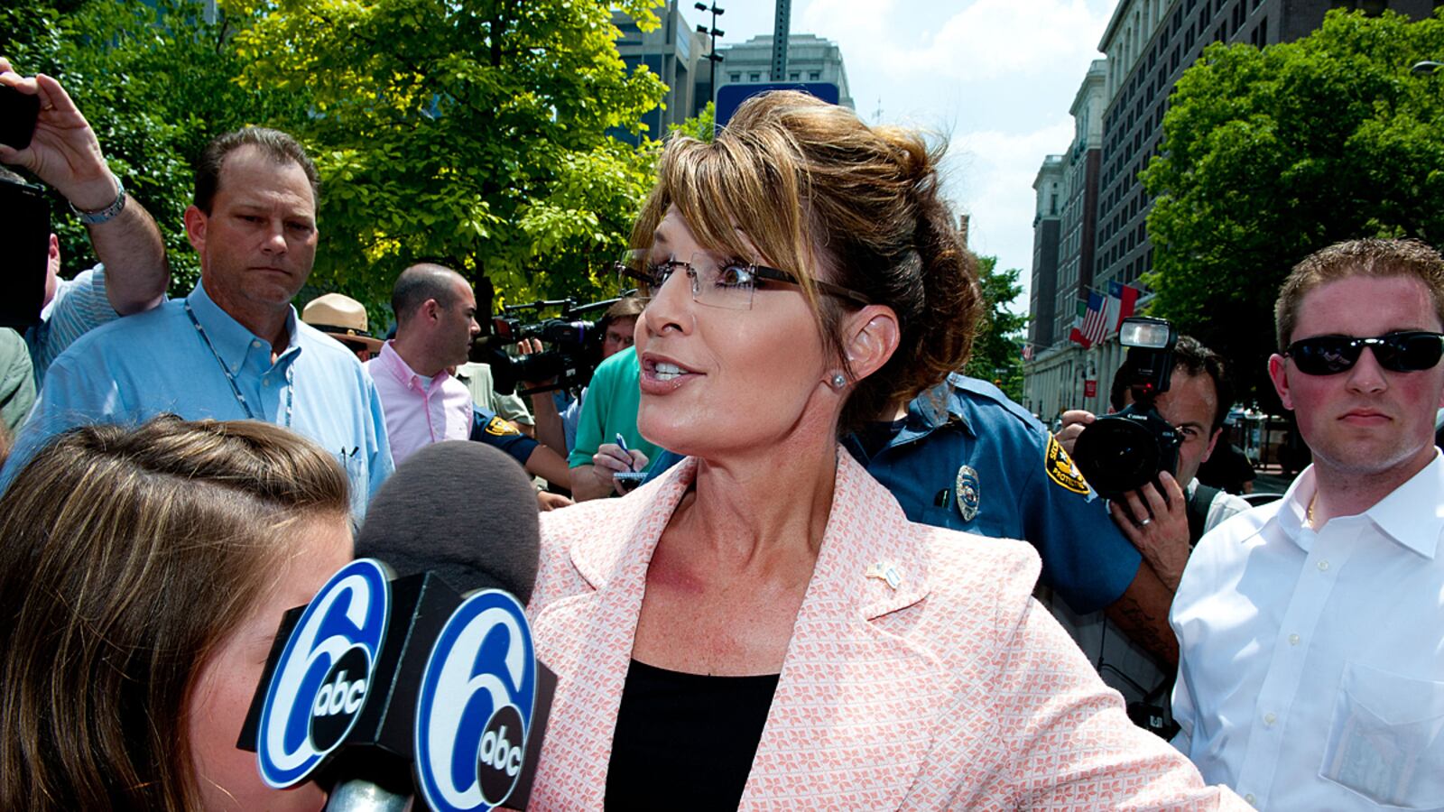 cheats/2011/08/10/sarah-palin-bus-tour-resumes/palin-emails-walsh-falcone_pucsjh