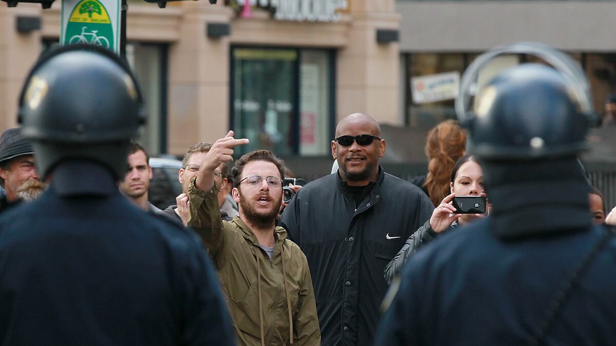 cheats/2011/10/25/occupy-oakland-clashes-with-cops/occupy-oakland-heats-up_s8hruk