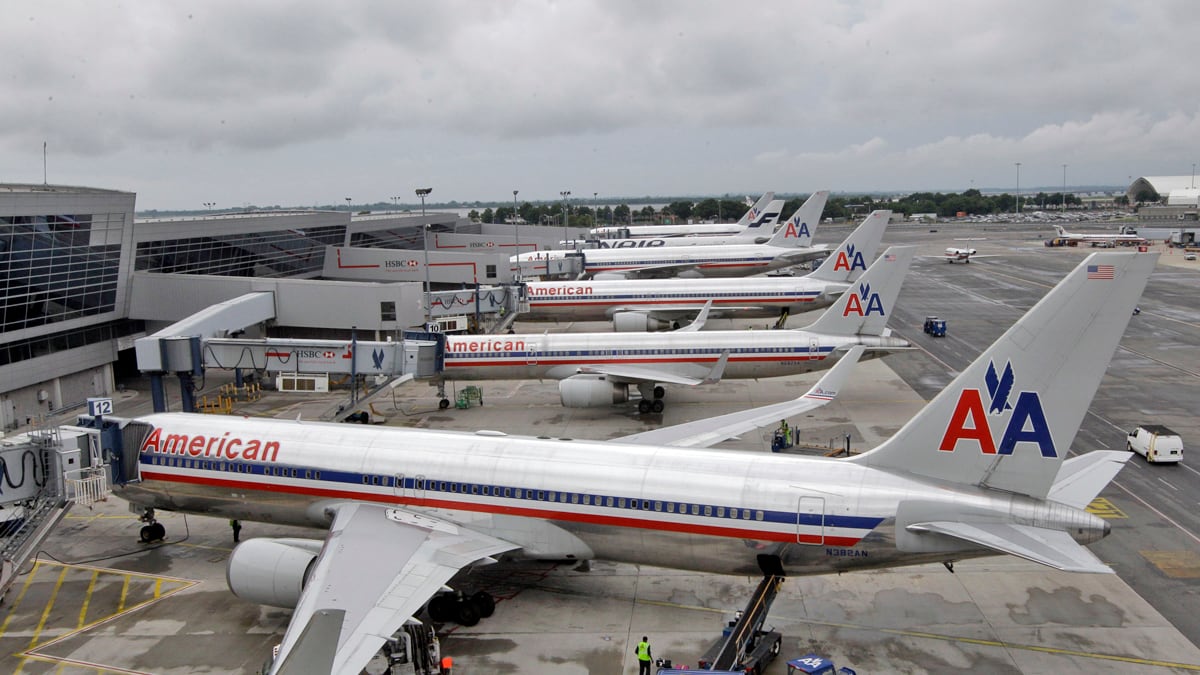 articles/2012/10/11/think-american-airlines-is-rotten-you-have-no-idea-how-good-you-have-it/stop-complaining-about-airlines-smith-tease_dkt07r