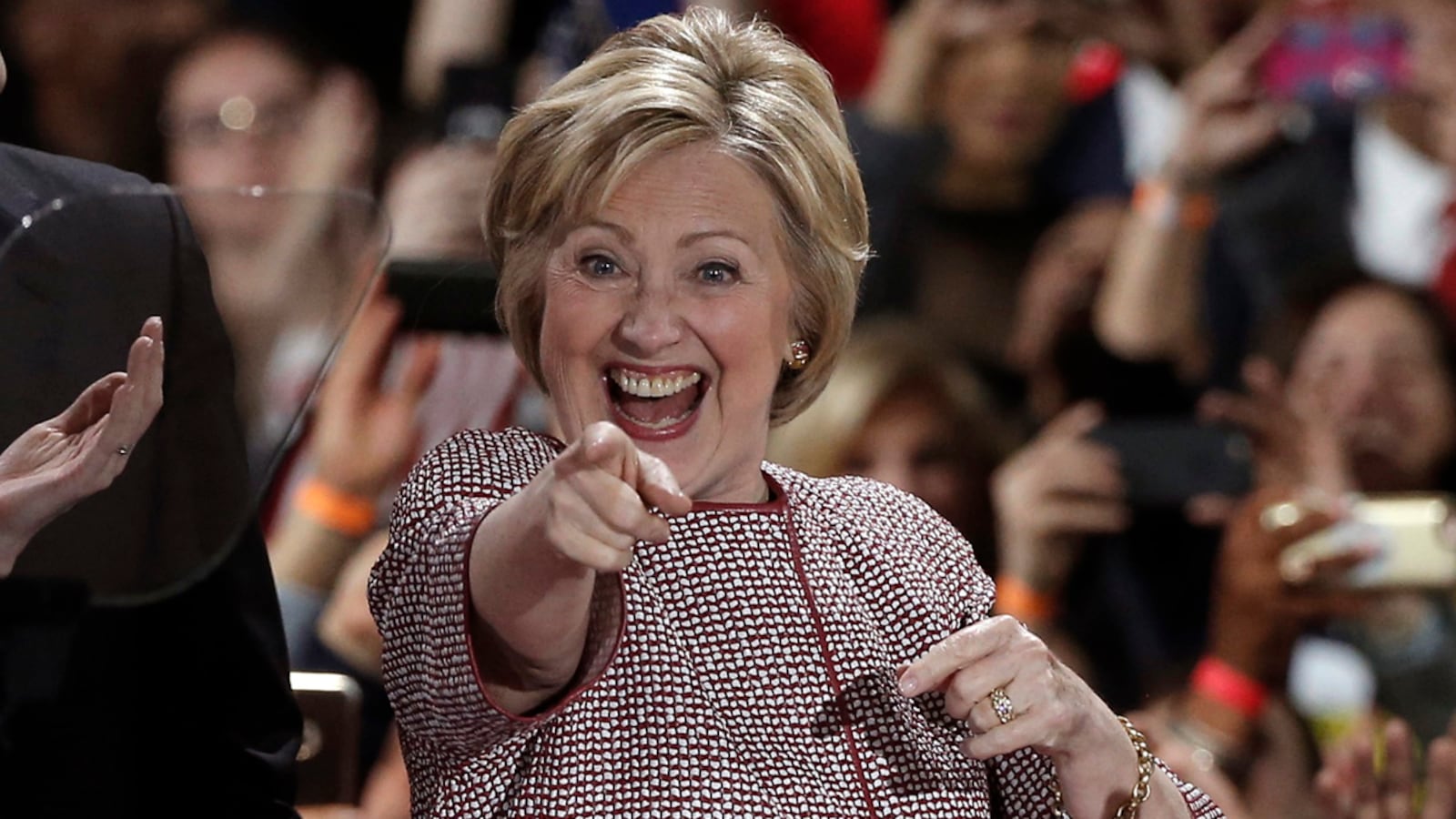 articles/2016/04/20/trump-and-clinton-win-new-york-get-closer-to-general-election-battle/160420-hillary-ny-primary-win_rqgph3