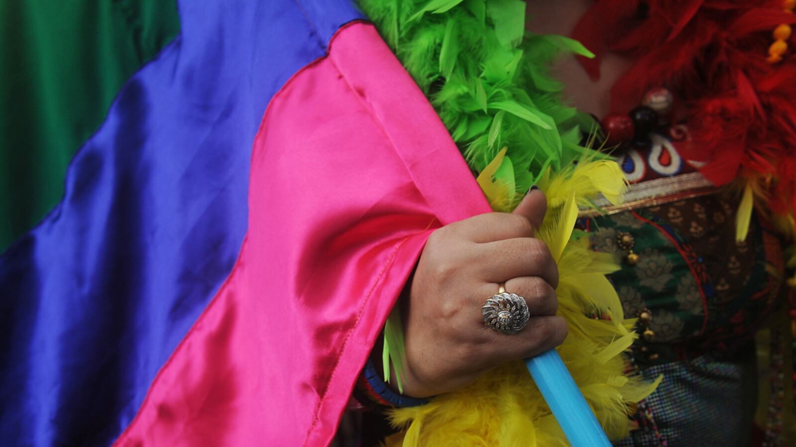 articles/2012/09/19/berkeley-officially-recognizes-bisexual-pride-day/bisexual-flag-celebration-deluca_mswy8y