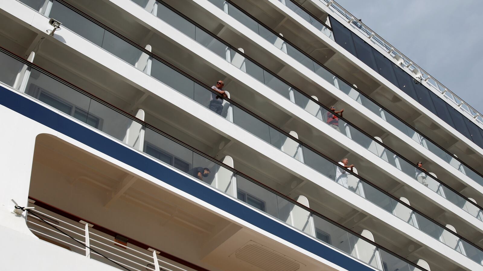 2021-07-17T150144Z_240371025_RC28MO9DMWFN_RTRMADP_3_MONTENEGRO-TOURISM-CRUISER_r8aakq