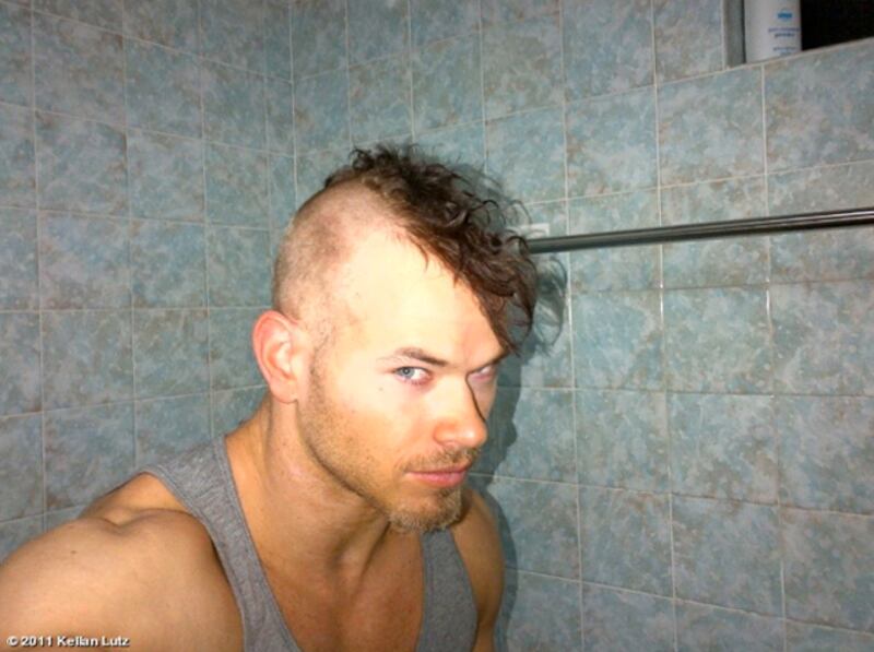 galleries/2011/12/04/taylor-swift-victorias-secret-and-more-celebrity-twitter-photos/celeb-twit-pics-kellan_ggzdv1