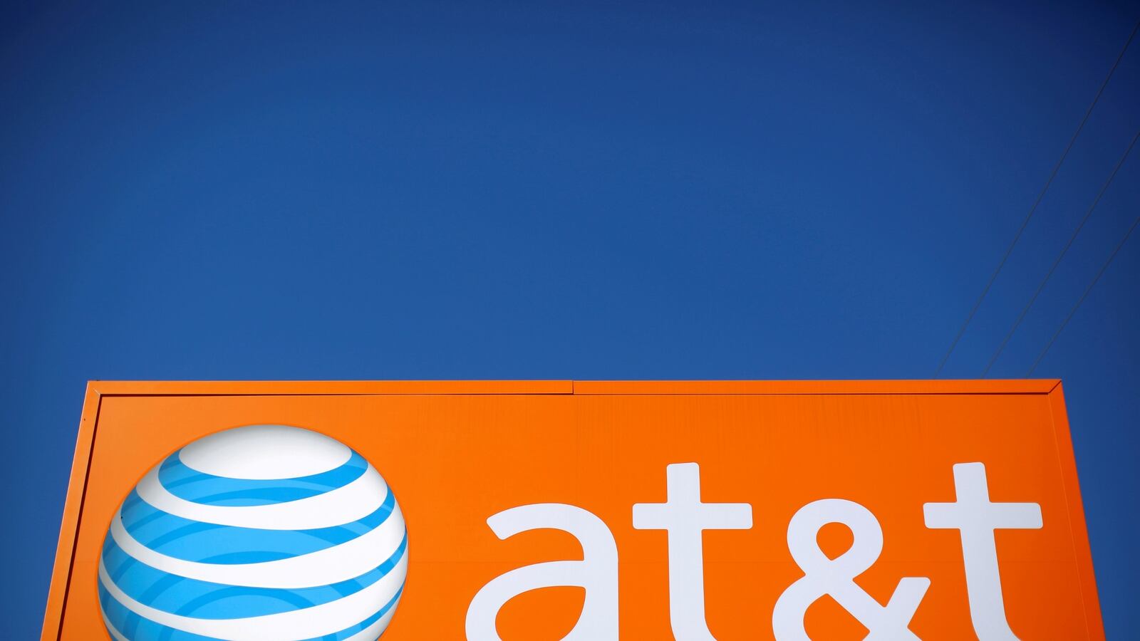 cheats/2017/03/09/fcc-to-investigate-at-t-911-outage/170308-at_t-911-outage-fcc-cheat_a16fqi