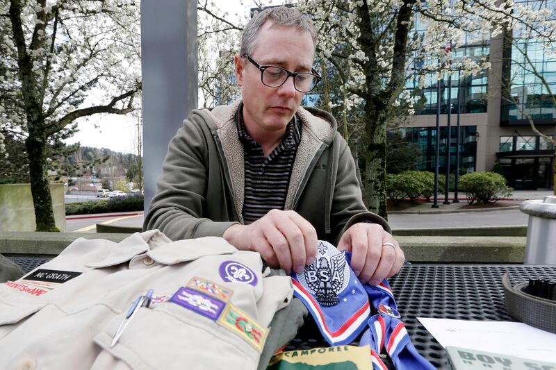 articles/2014/04/27/fringe-factor-boy-scouts-kick-out-gay-leader-s-entire-troop/140425-fringe-dickson-tease_ff8bkz