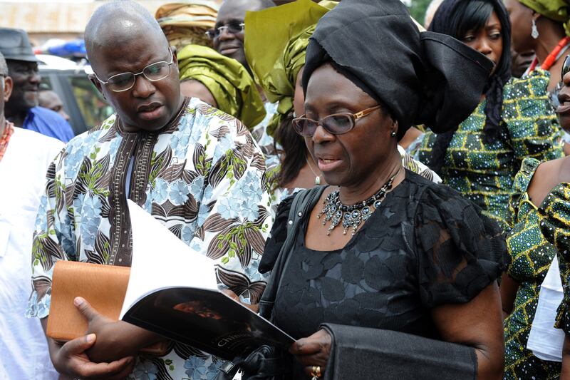 galleries/2013/05/23/laying-to-rest-literary-giant-chinua-achebe/130523-achebe-widow_npq1wi