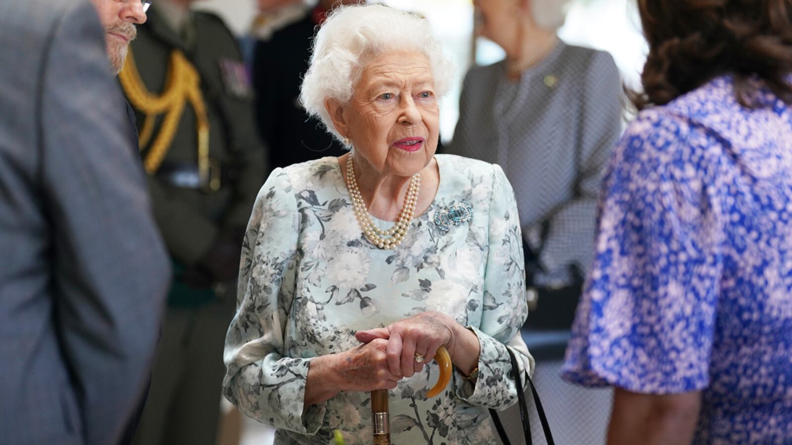 220810-queen-elizabeth-travel-hero_nygd8h