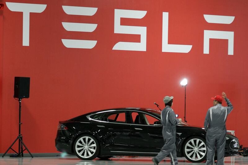articles/2013/05/16/north-carolina-s-ridiculous-tesla-ban/130516-tesla-nc-ban-dzieza-tease_njrzbm