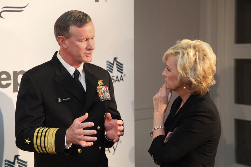 galleries/2012/11/15/william-mcraven-bono-more-from-the-hero-summit-photos/hero-summit-dinner-20_ht46es