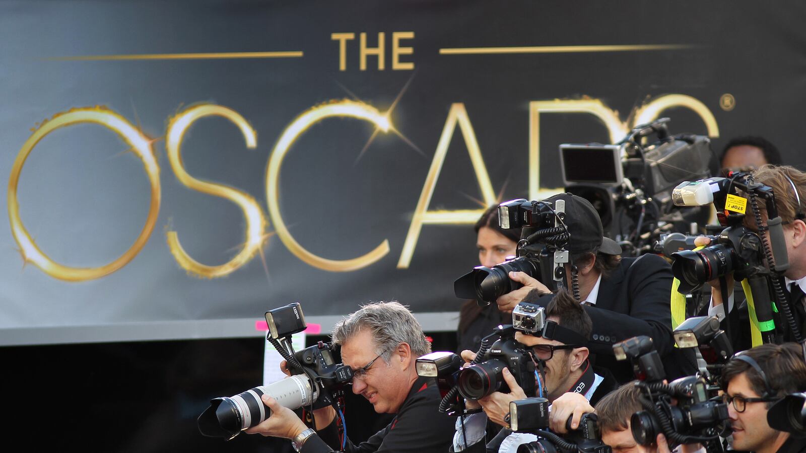 articles/2014/02/05/how-to-blag-your-way-to-the-oscars/140204-hines-oscars-blag-tease_llhwlh