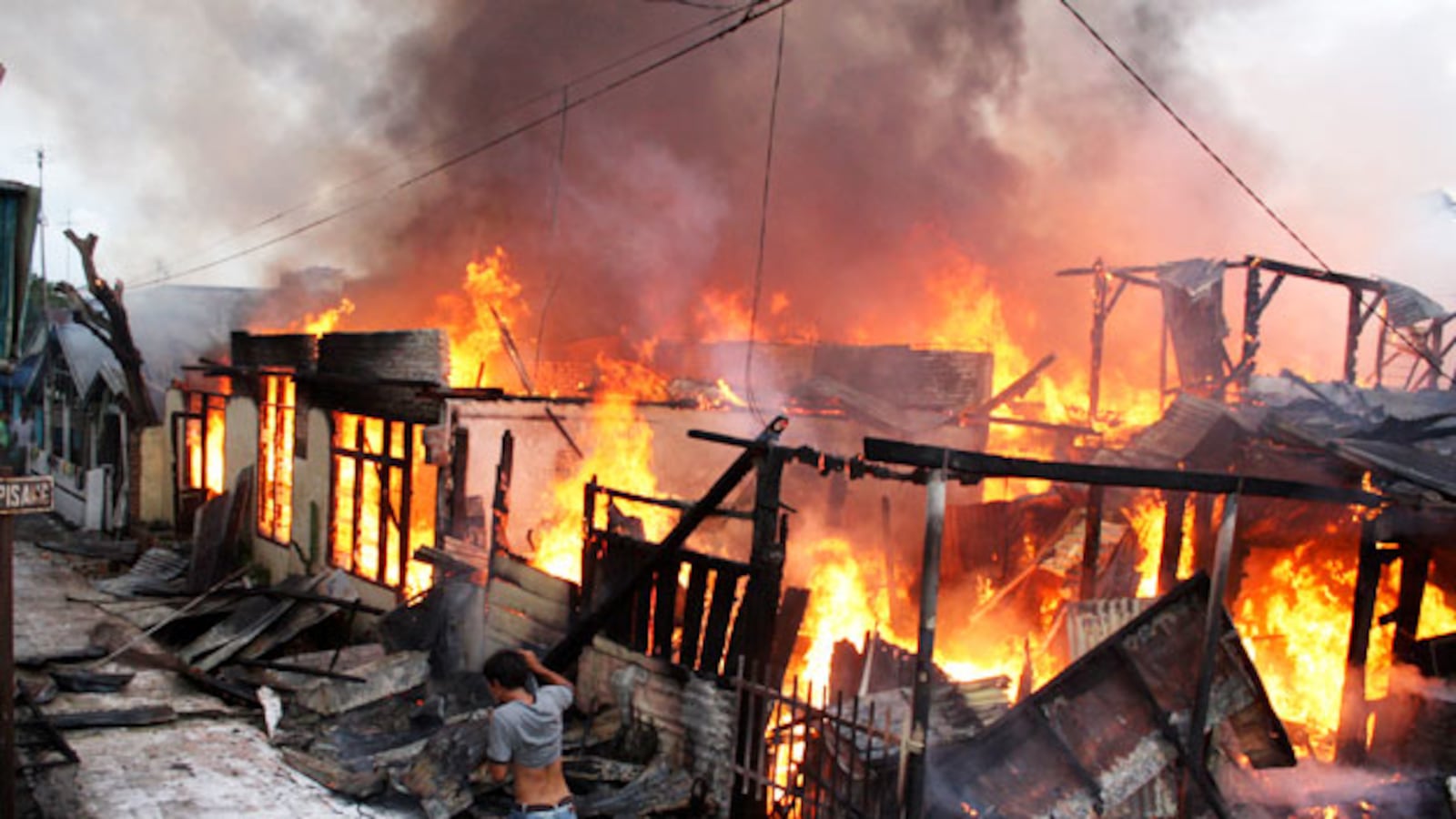 galleries/2009/09/30/earthquake-destruction/earthquake-2_iy2qnc