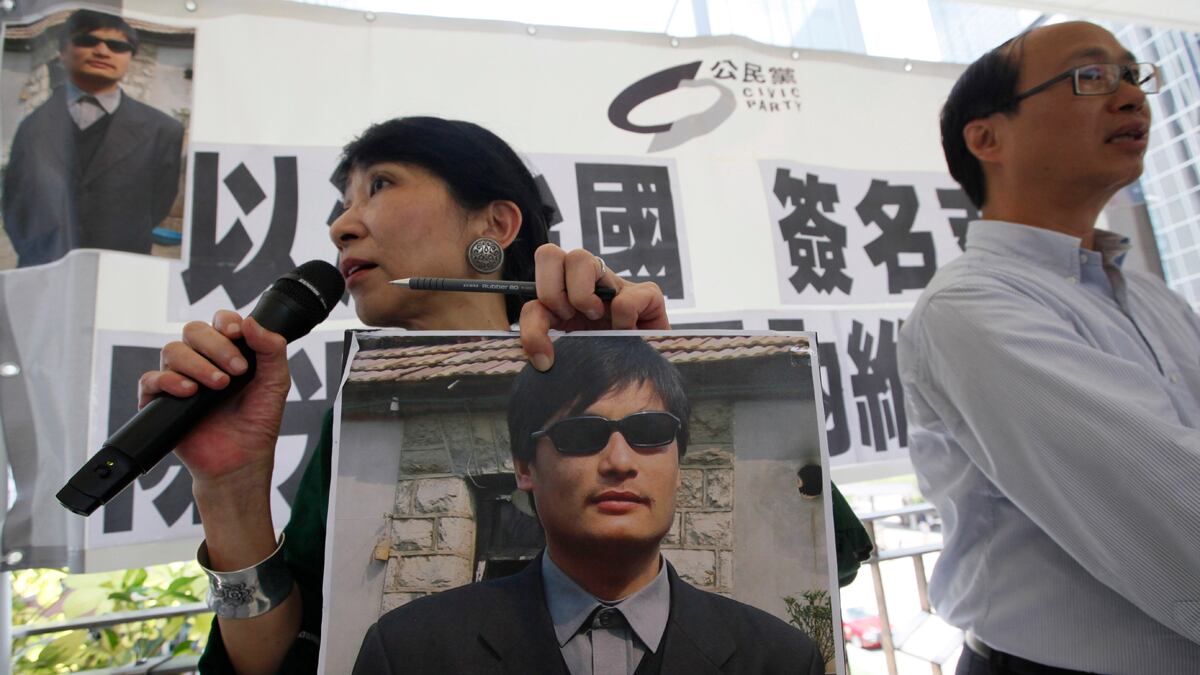 articles/2012/05/03/chinese-media-breaks-silence-on-blind-activist-chen-guangcheng/chen-guangchen-media-worden_alohhb
