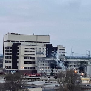 2022-03-04T092837Z_1494032217_RC2LVS97V50K_RTRMADP_3_UKRAINE-CRISIS-NUCLEAR-PLANT-FIRE_q7qhqy