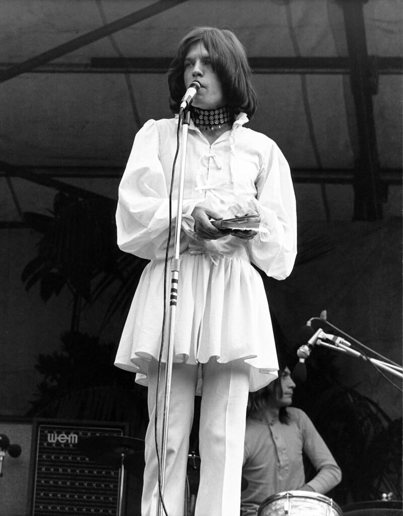 galleries/2012/12/13/kanye-west-jared-leto-more-men-in-skirts-photos/men-in-skirts-jagger_cxuf0s