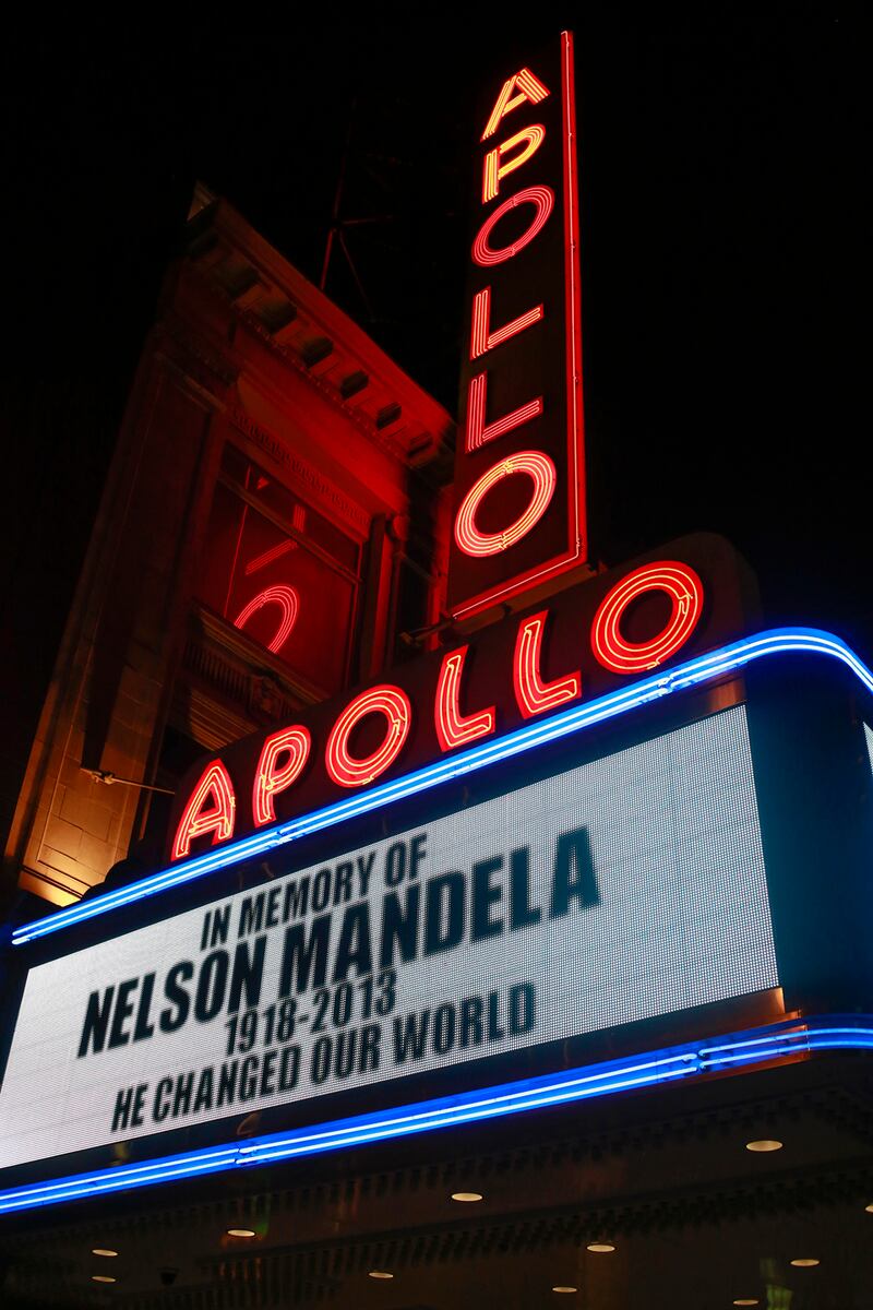 galleries/2013/12/06/goodbye-madiba-the-world-mourns-nelson-mandela-photos/mandela-reax-4_idj2vo