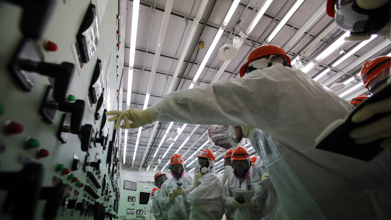 cheats/2015/08/06/japan-set-to-restart-nuclear-reactors/150806-fukushima-cheat_x2nez2