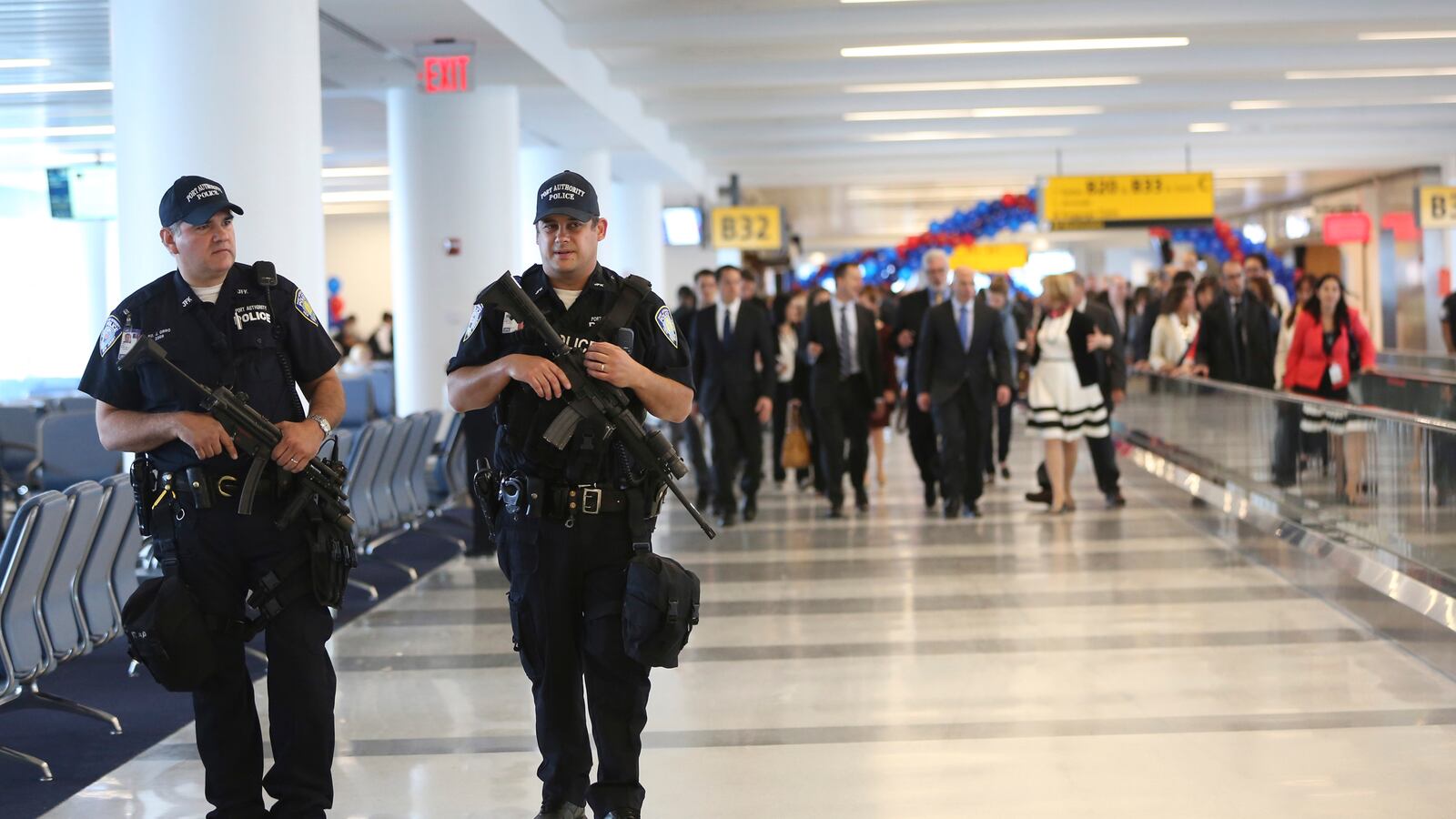 cheats/2013/08/11/two-sickened-at-jfk-after-opening-package/130811-JFK-scare-cheat_qatz6e