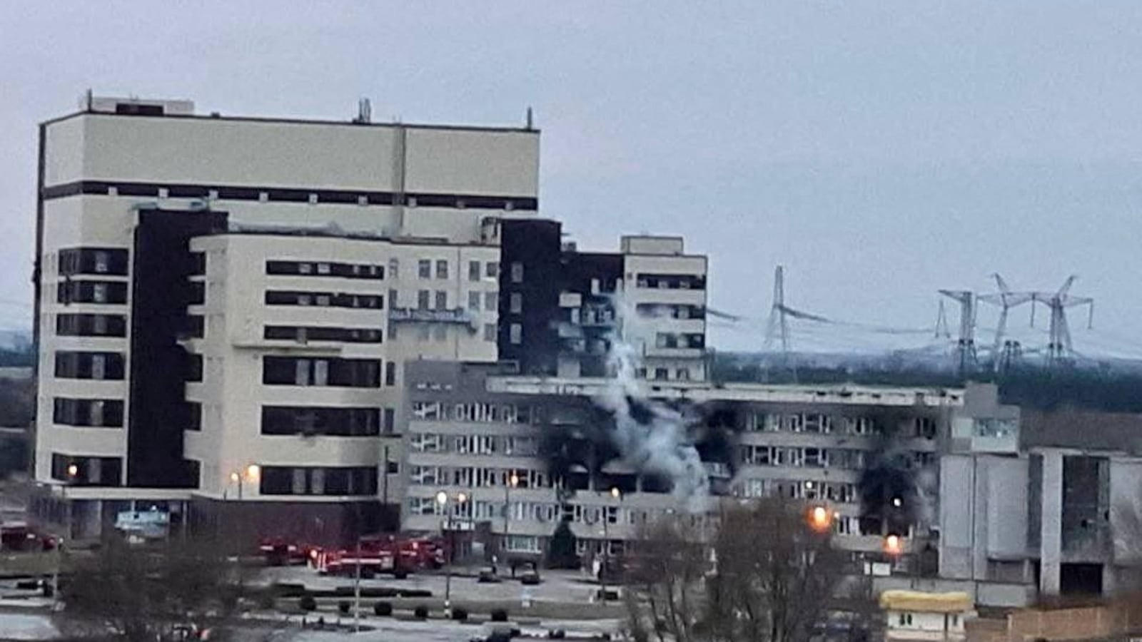 2022-03-04T092837Z_1494032217_RC2LVS97V50K_RTRMADP_3_UKRAINE-CRISIS-NUCLEAR-PLANT-FIRE_q7qhqy