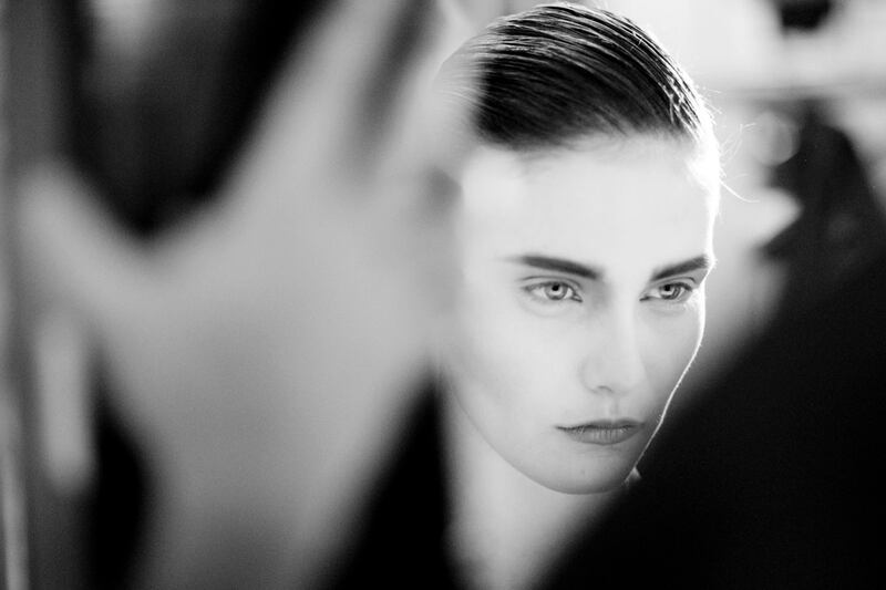 galleries/2012/02/27/versace-dolce-gabbana-prada-backstage-at-milan-fashion-week-fall-winter-2012-photos/milan-fashion-backstage-11_qwx8yl